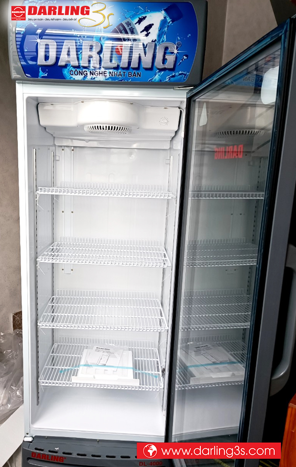 Bên trong lòng tủ mát Darling 1 cánh DL-4000A3