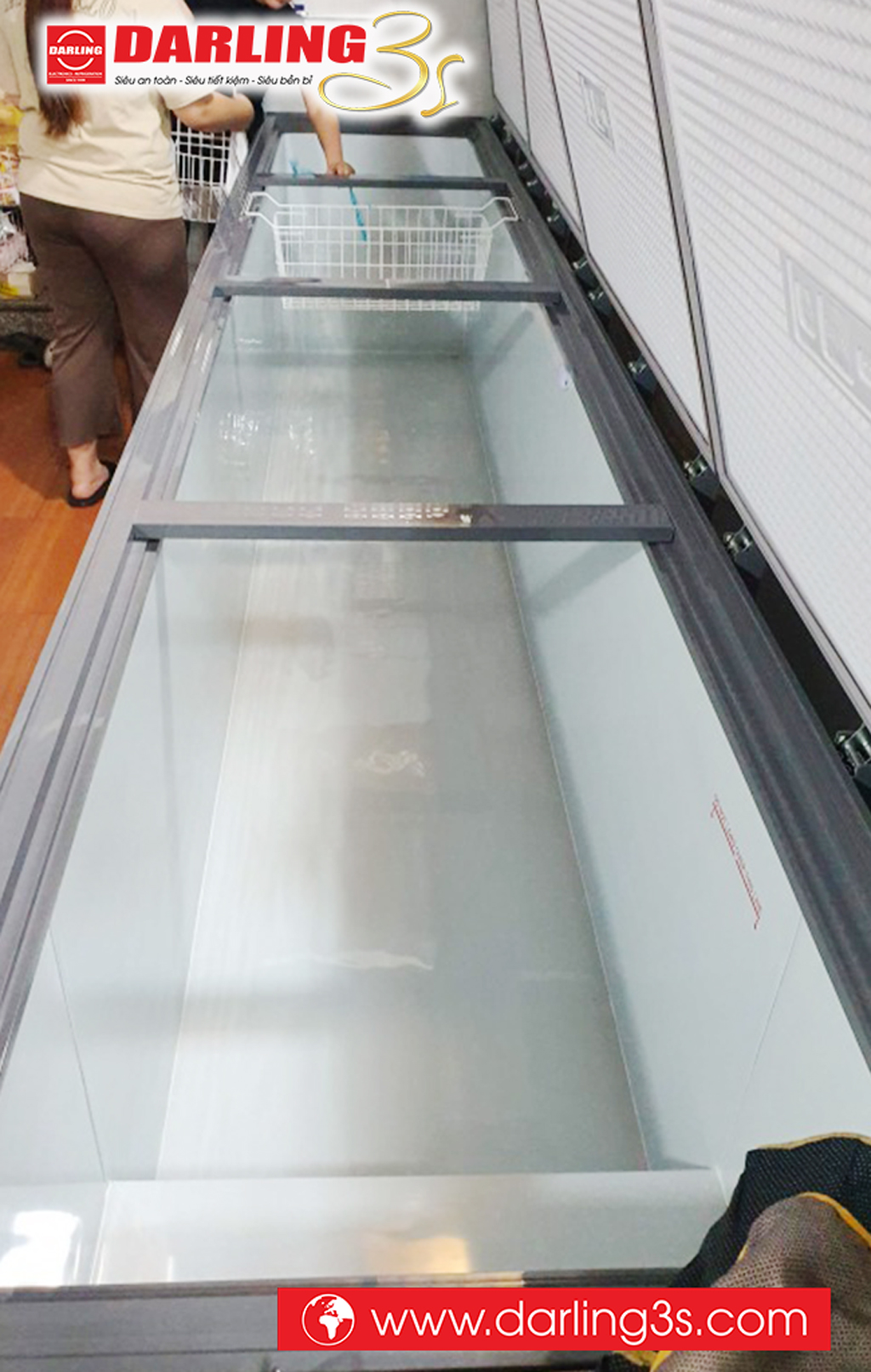 Bên trong lòng Tủ đông Darling inverter DMF-1979ASI