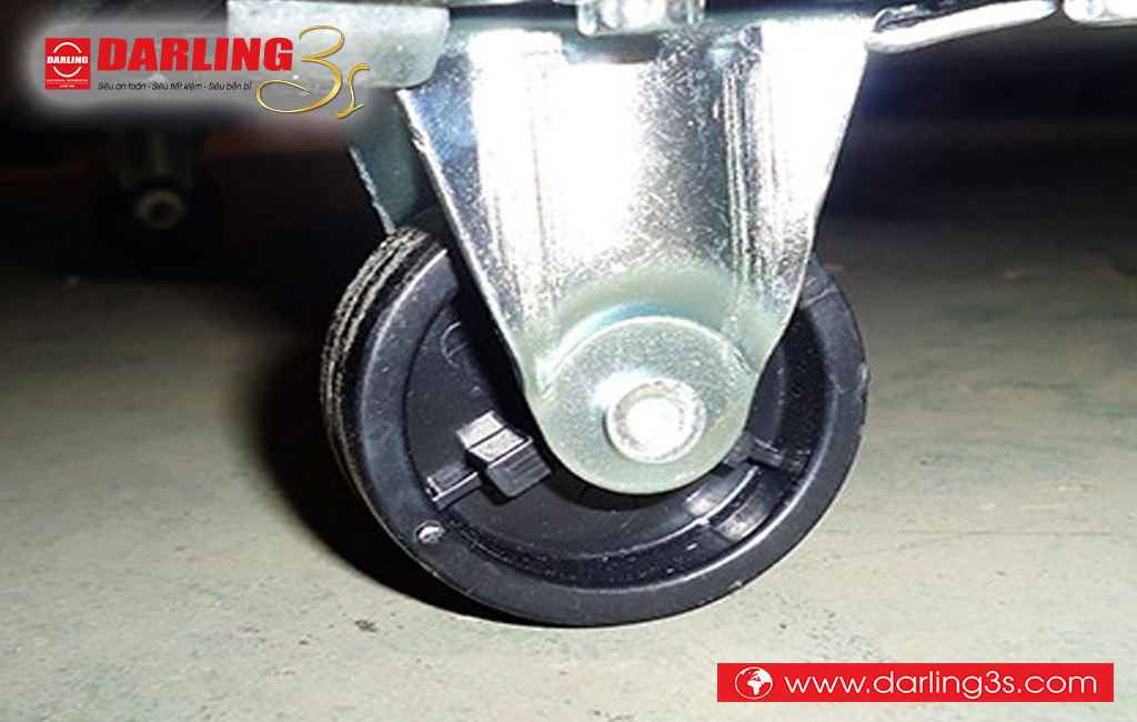 Hệ thống bánh xe giúp dễ dàng di chuyển tủ